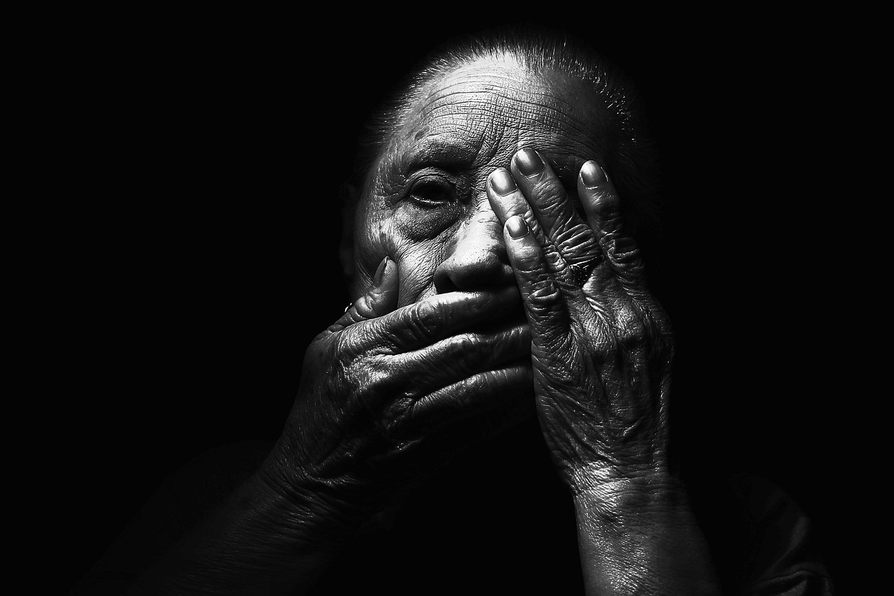 黒ずみと臭いの悩みを解消する医薬品との違いは？