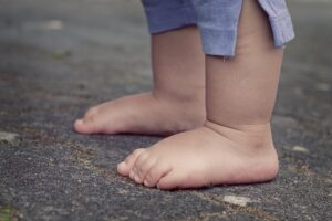 足の臭いの原因は靴にあるのか？